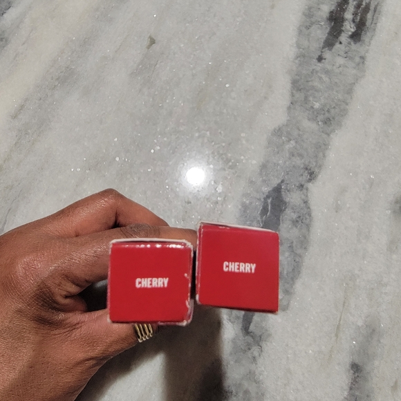 MAC  2 Lip Pencils - Picture 2 of 3